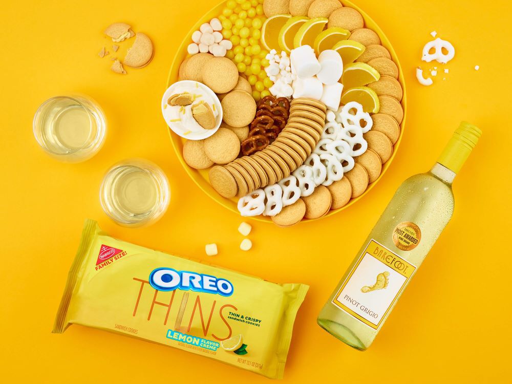 Barefoot Pinot Grigio and Cookies