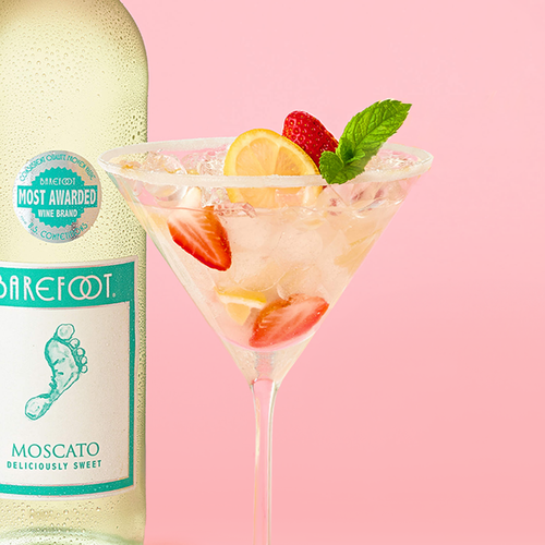 Barefoot Moscato Strawberry Lemonade